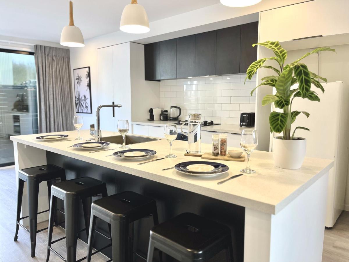 Modern & Central City - By Kosh Bnb Hamilton Eksteriør bilde