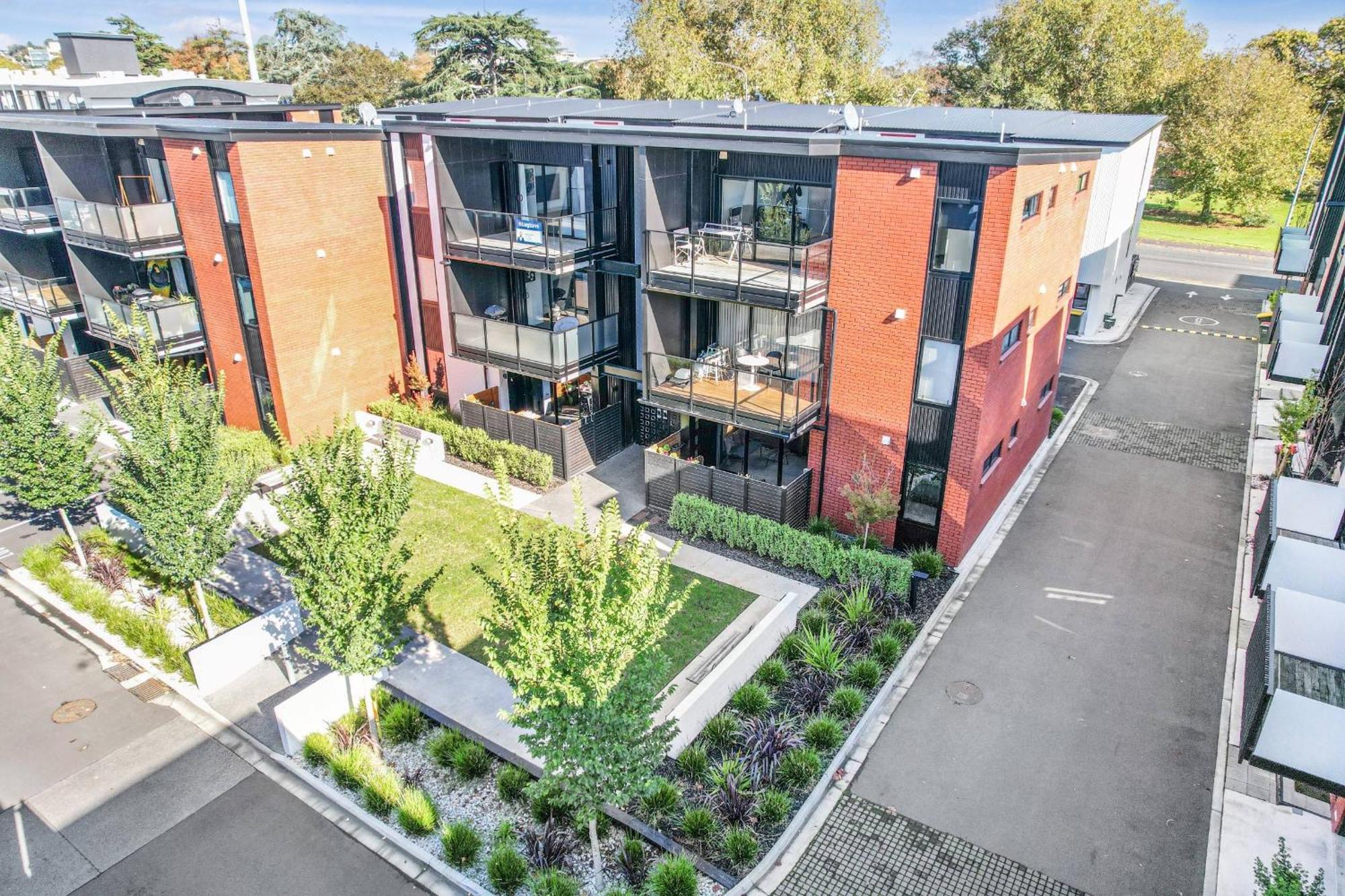 Modern & Central City - By Kosh Bnb Hamilton Eksteriør bilde